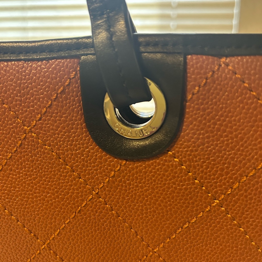CHANEL Shopping Fever Quilted Caviar Leather Tote Bag in brown - Picture 4 of 5